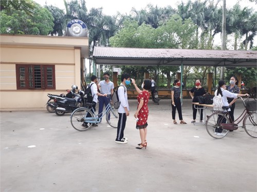Học sinh trường THCS Phú Thị trở lại trường sạu dịch Covid-19